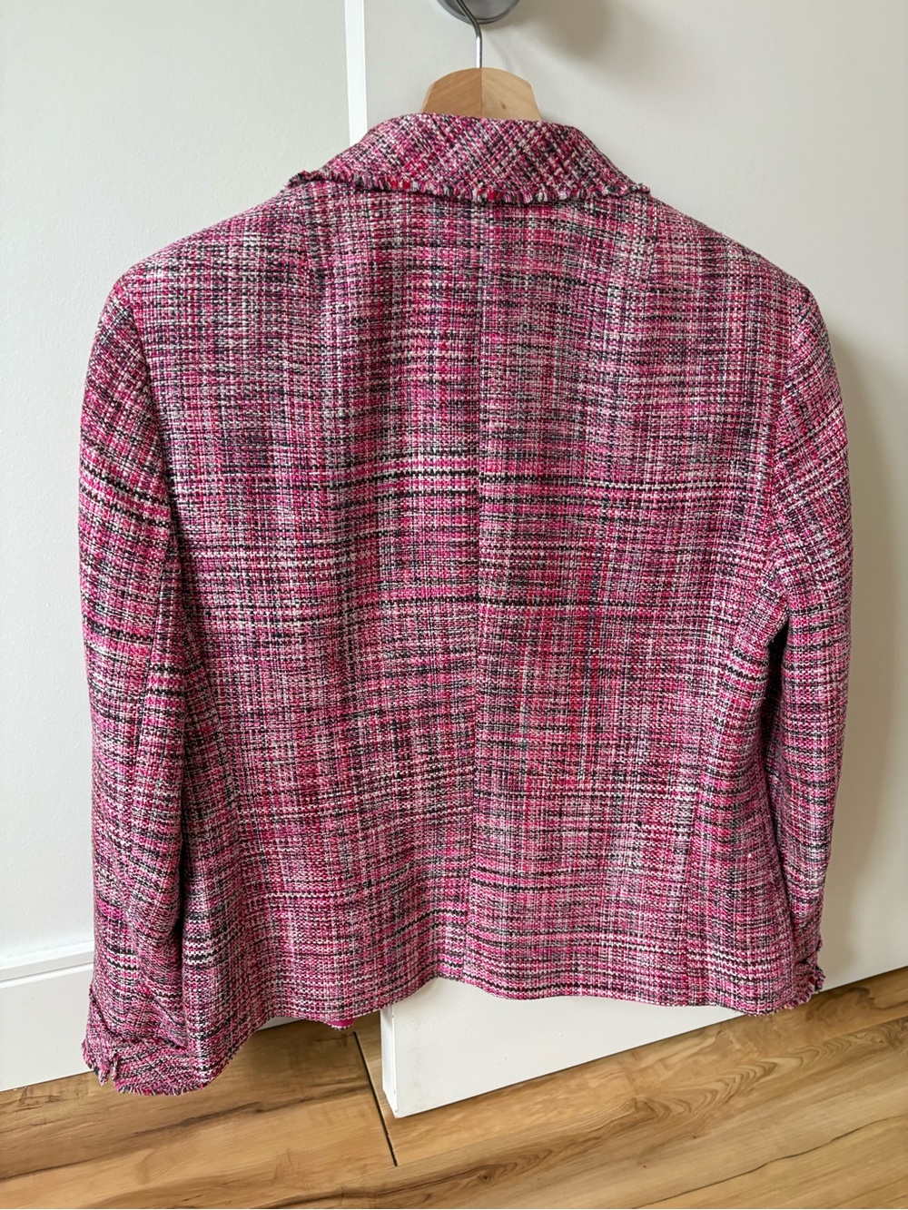 Akris Punto Pink Tweed Blazer with Fuchsia Lining - Picture 3 of 9